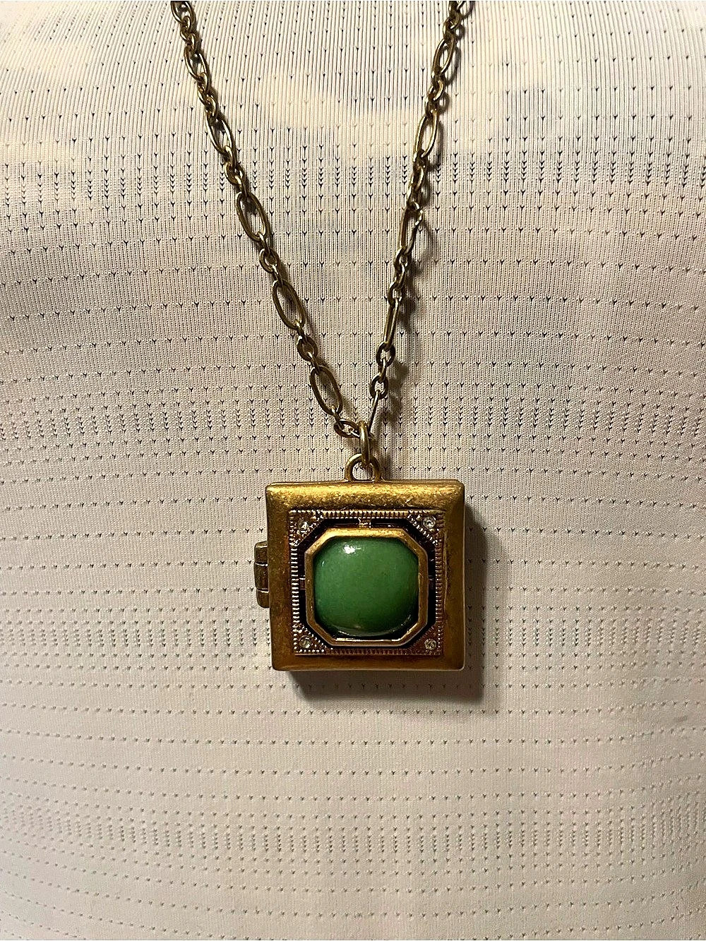 Gold-Tone Green Pendant Necklace - Picture 2 of 4